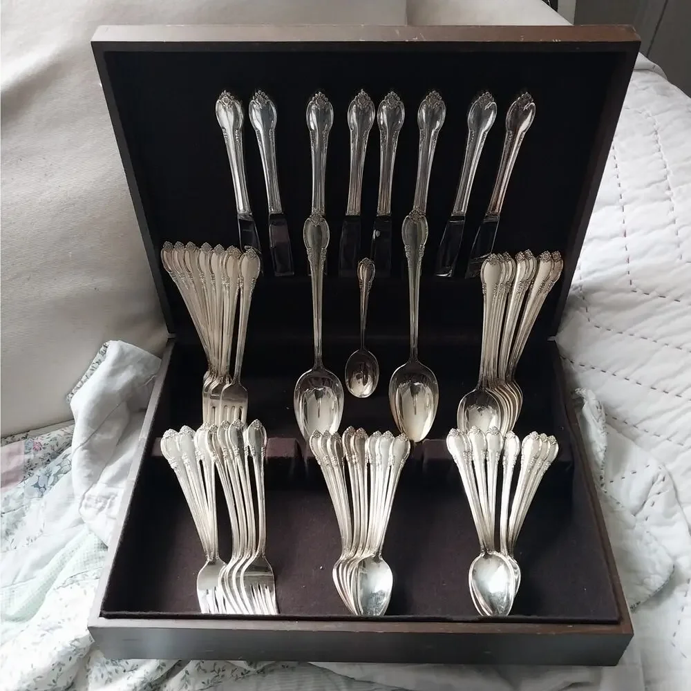 ANTIQUE/VINTAGE 1948 REMEMBRANCE SILVERPLATE FLATWARE! SVC 8+ 3 SERVERS, 51 PCS!